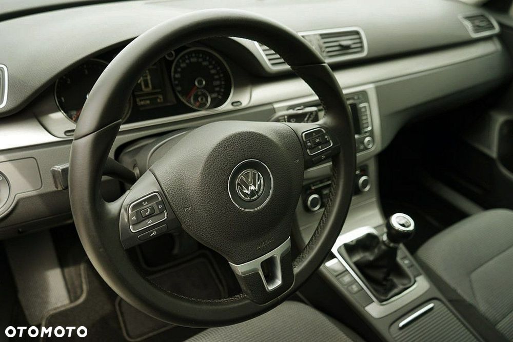 Volkswagen Passat - 23