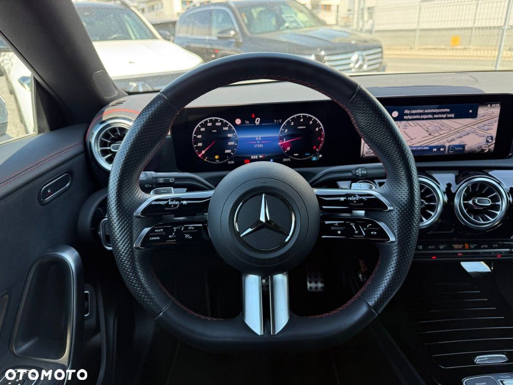 Mercedes-Benz CLA 180 AMG Line 7G-DCT - 17