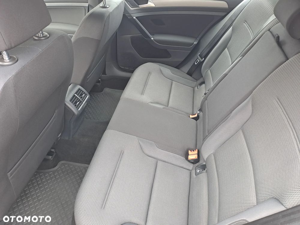 Volkswagen Golf - 11