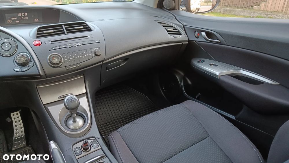 Honda Civic 1.8 Executive - 18