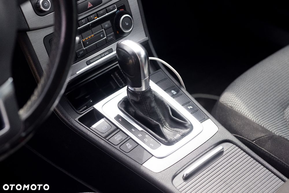 Volkswagen Passat 2.0 TDI Comfortline DSG - 8