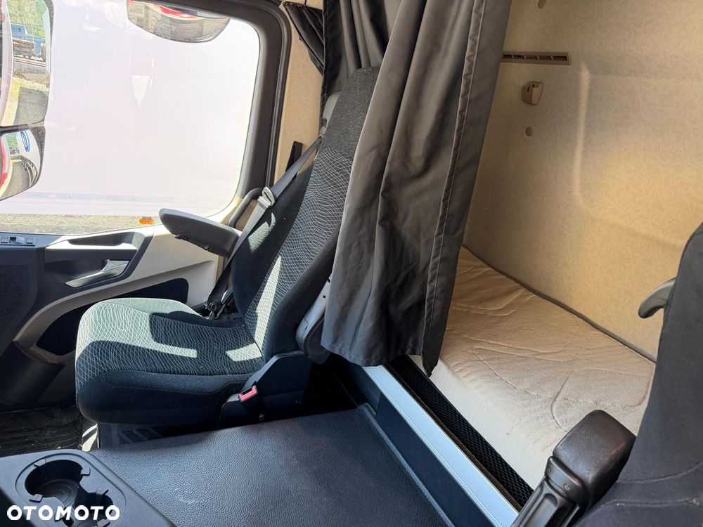 Mercedes-Benz ACTROS - 11