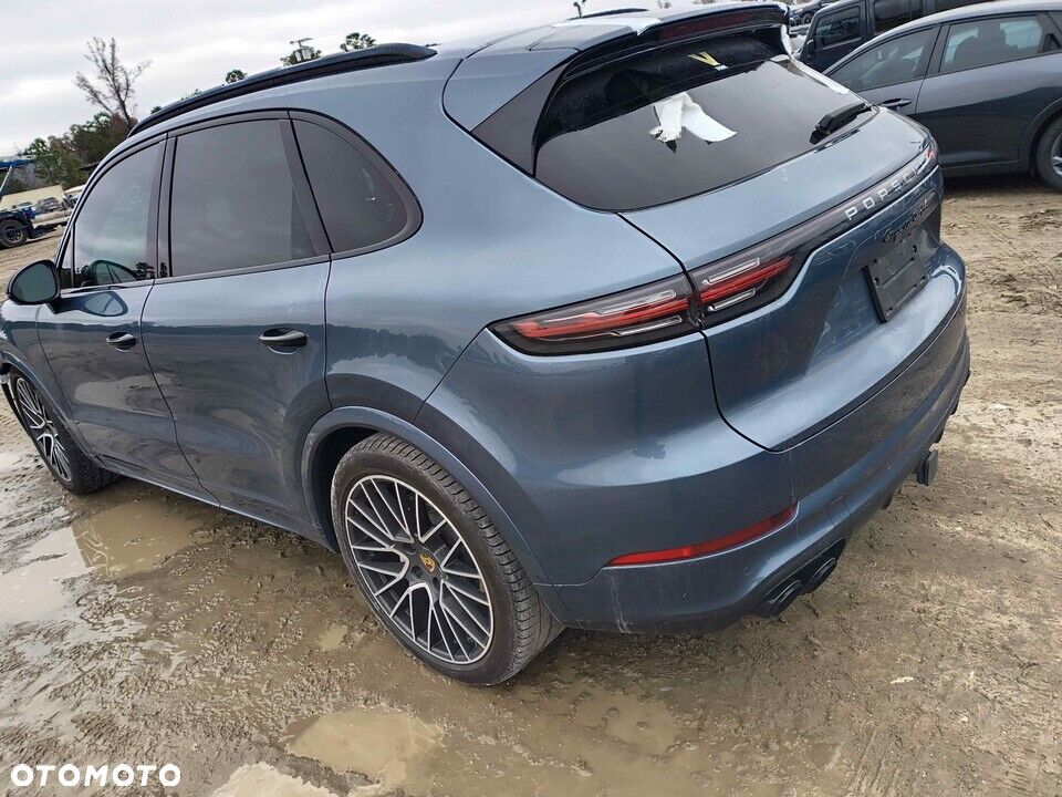 Porsche Cayenne Turbo - 18