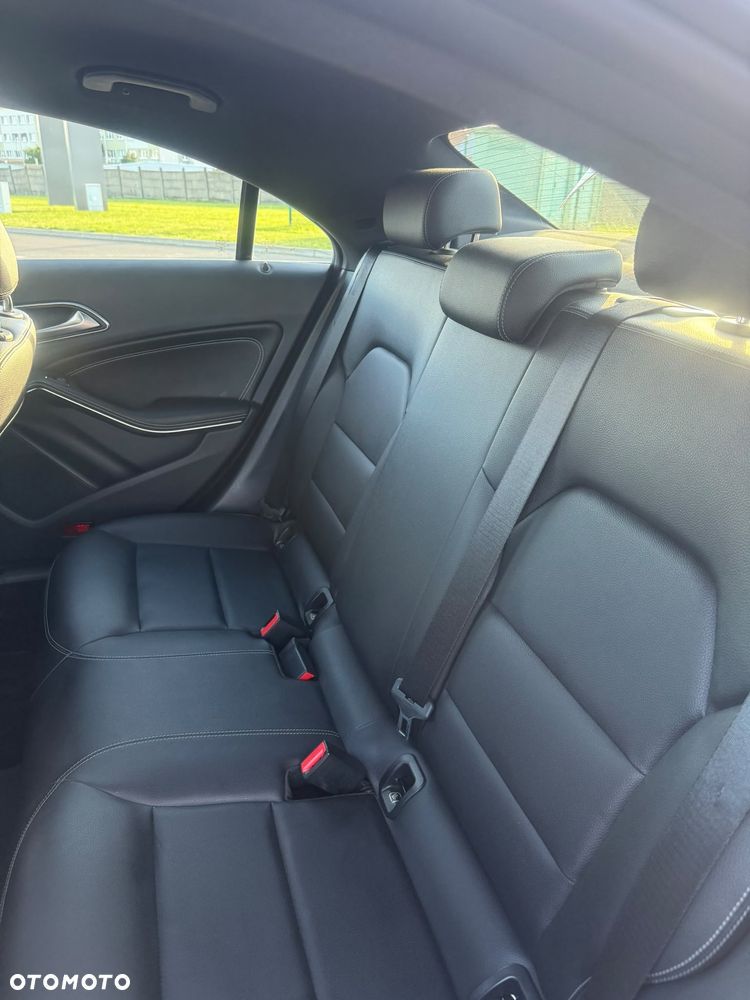 Mercedes-Benz CLA 180 7G-DCT AMG Line - 21