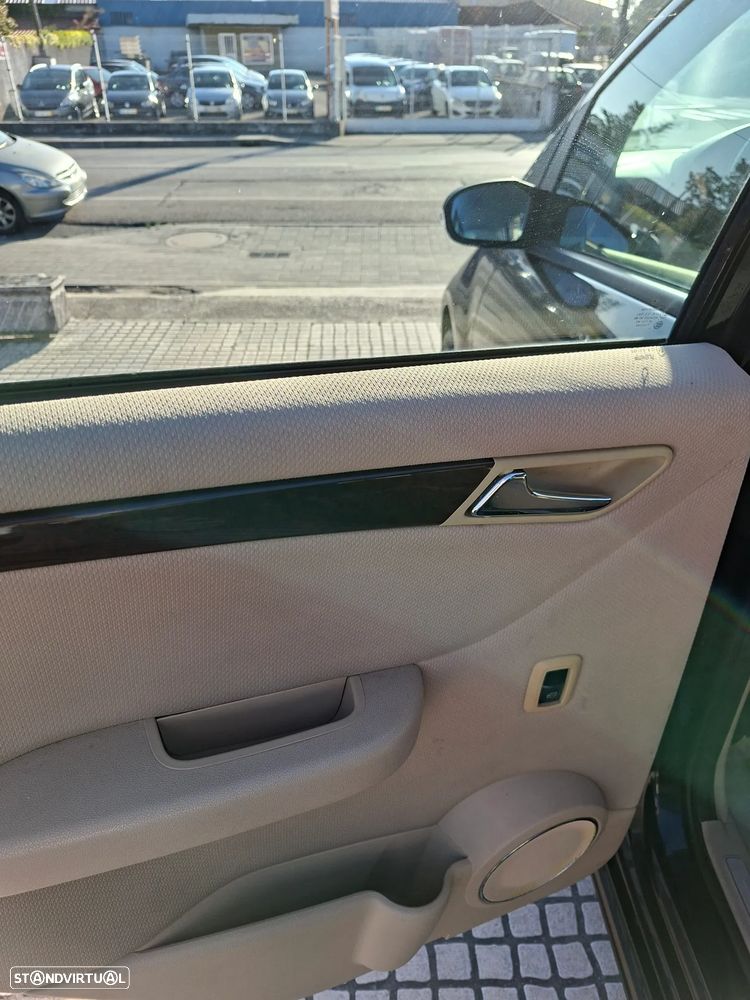 Mercedes-Benz A 150 Elegance Automatic - 15