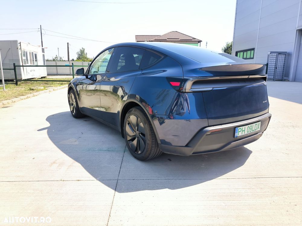 Tesla Model Y - 5