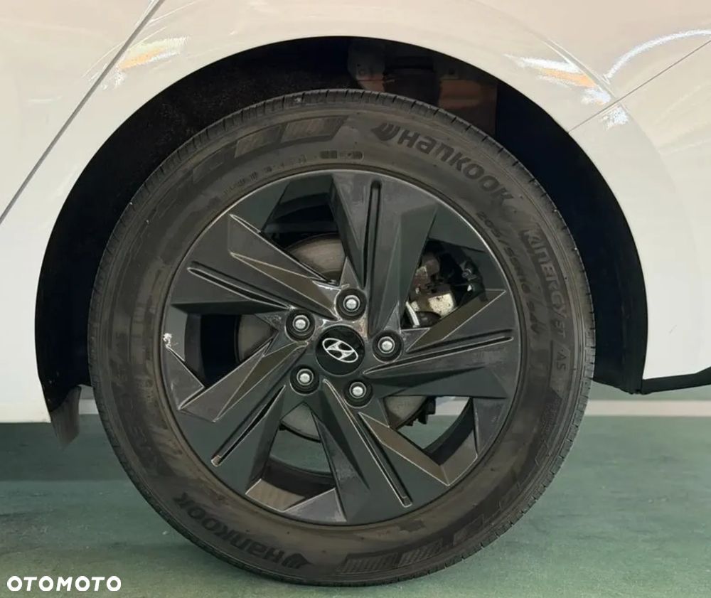 Hyundai Avante - 15