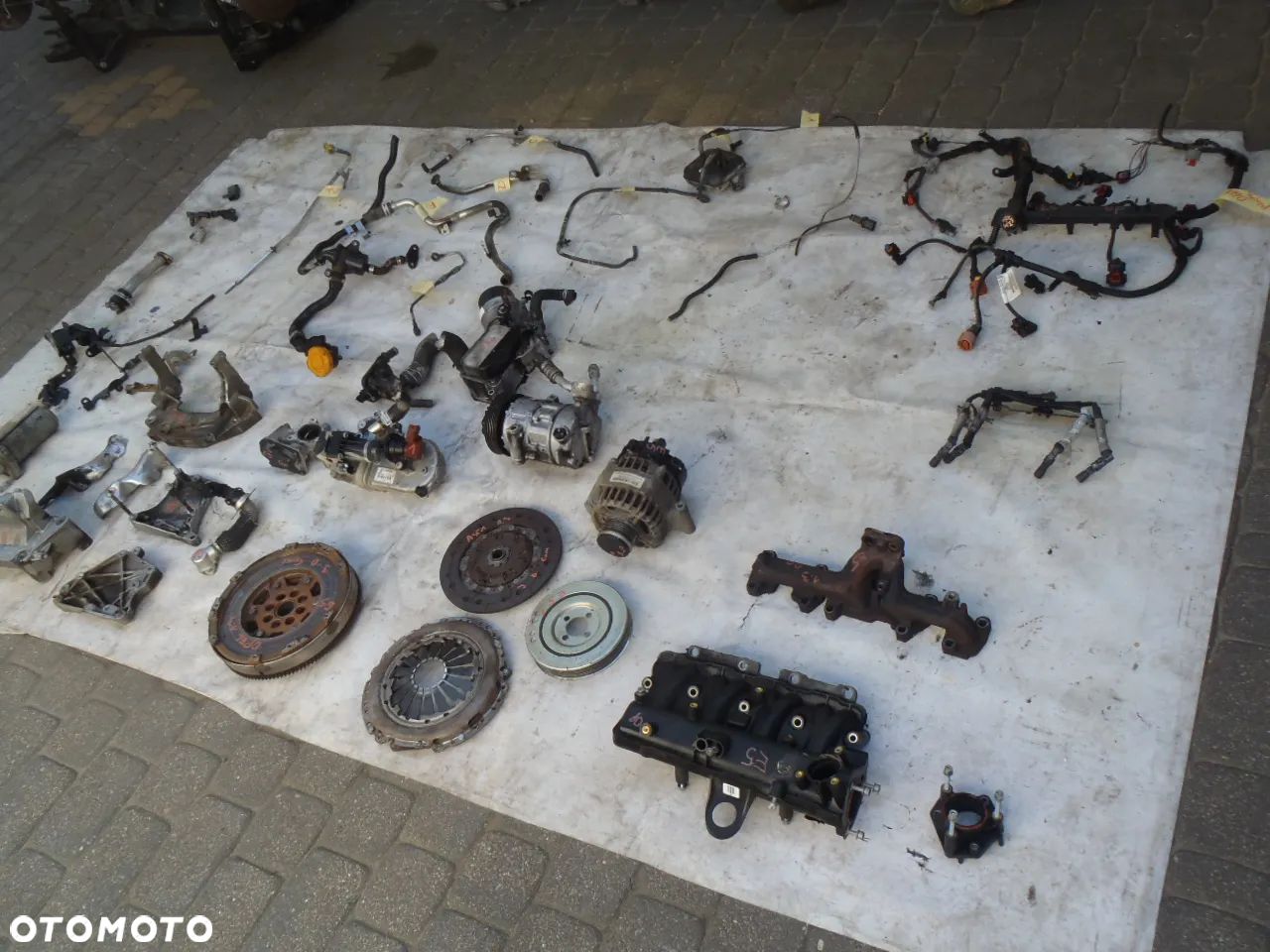 rozrusznik alternator sprężarka egr kolektor ssacy wydechowy silnik opel astra J corsa D Combo meriva B 1.3 ctdi - 1