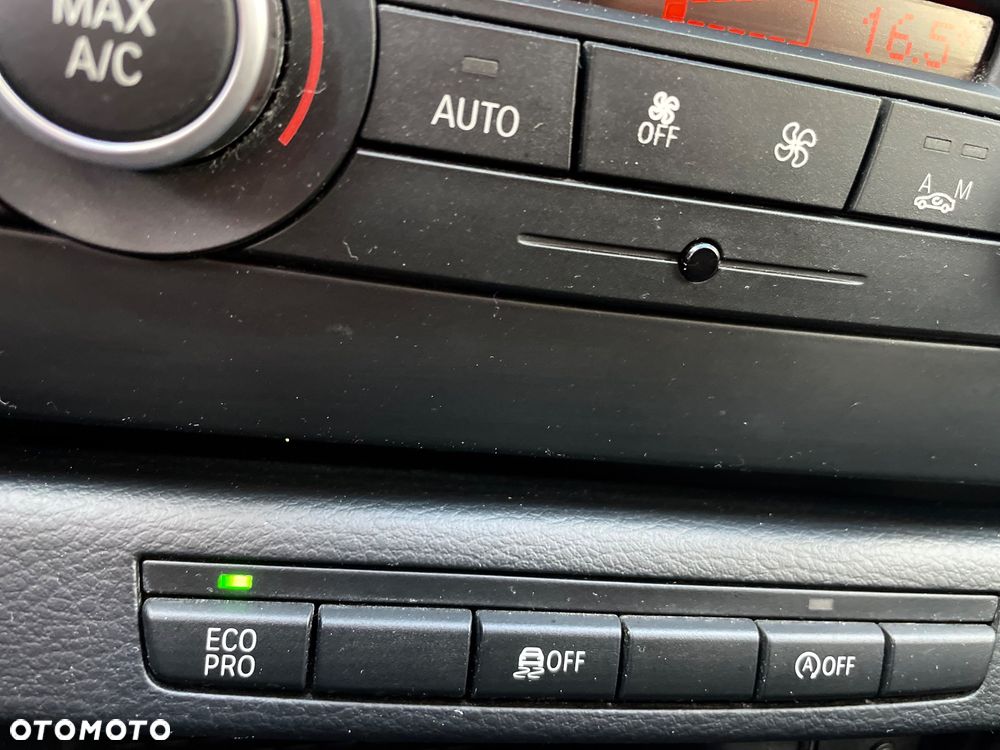 BMW X1 sDrive18d xLine - 25