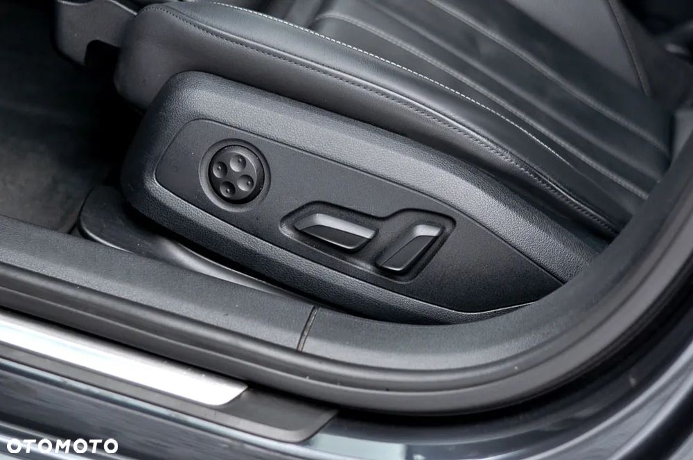 Audi A4 Avant 40 TDI quattro S tronic - 12