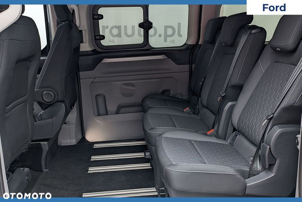 Ford Tourneo Custom - 13