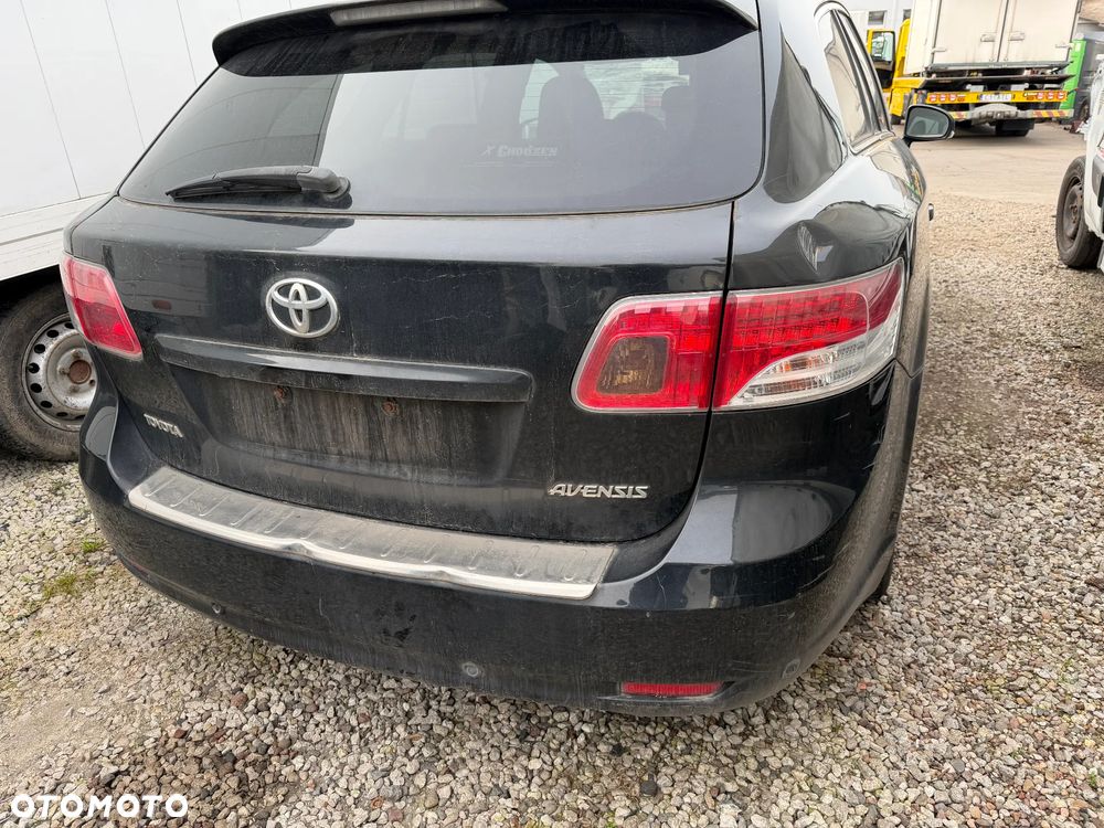 Toyota Avensis T27  2,2 D4D 09r tył kompletny - 2