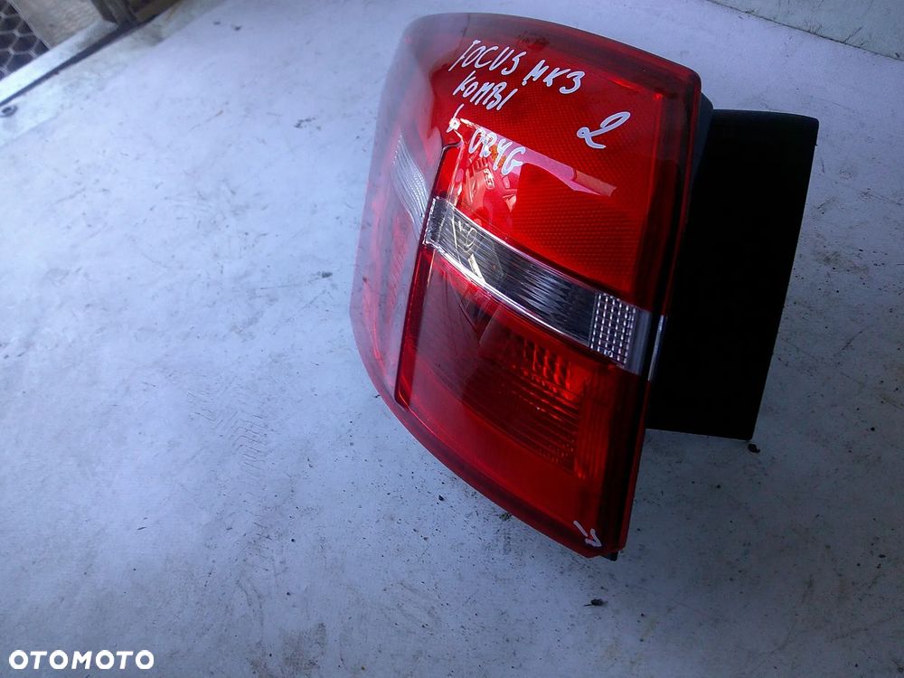 ford focus mk3 kombi lift lampa tył lewa nowa OM - 4