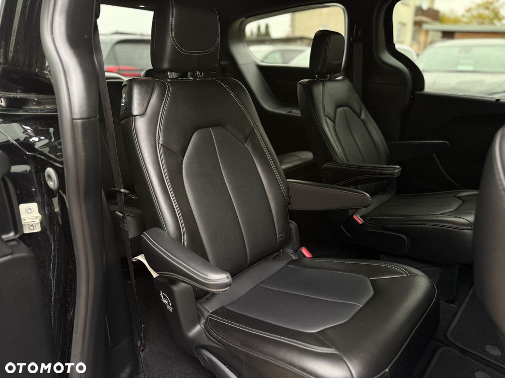 Chrysler Pacifica - 29