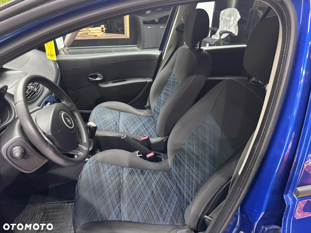 Renault Clio 1.2 16V Authentique - 8