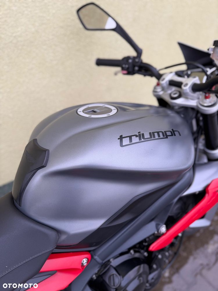 Triumph Street Triple - 16
