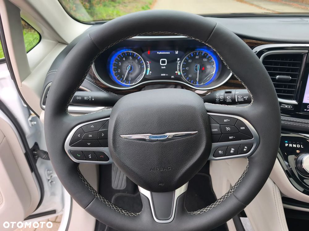 Chrysler Pacifica - 11
