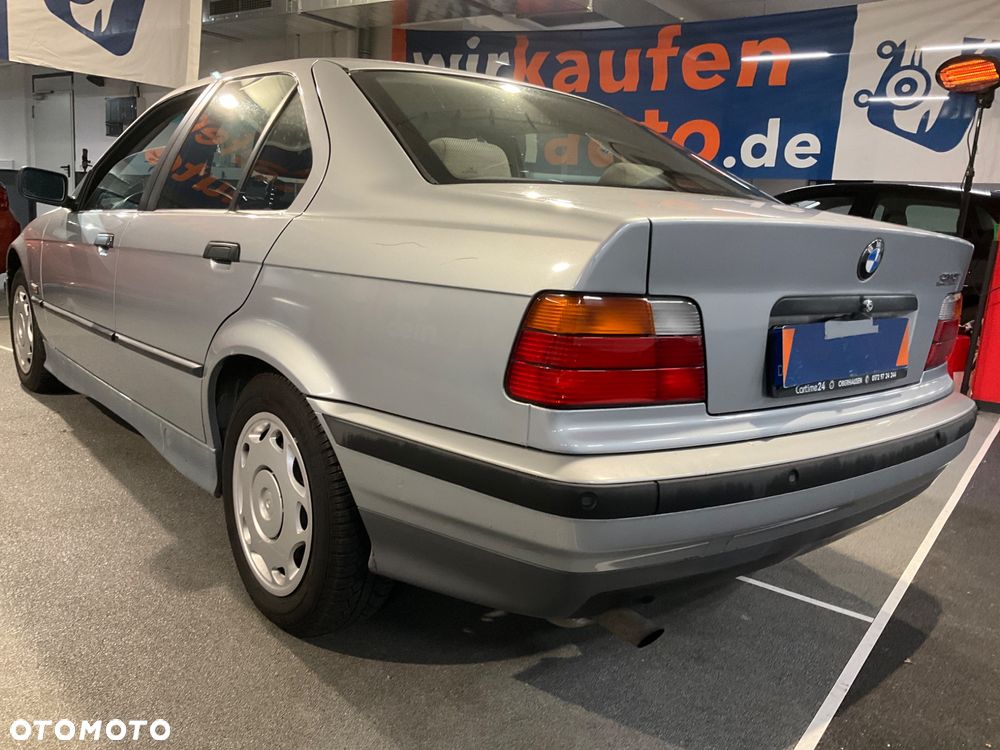 BMW Seria 3 318i - 32
