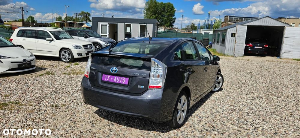 Toyota Prius (Hybrid) - 6