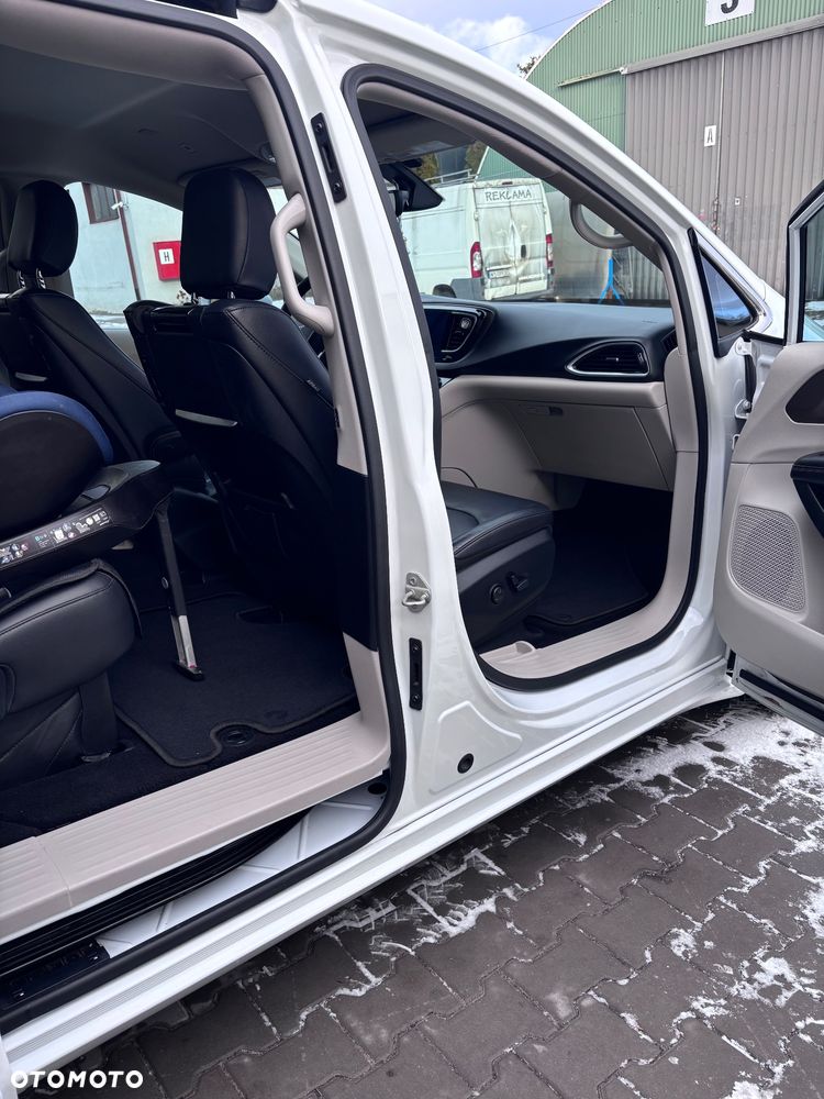 Chrysler Pacifica - 18