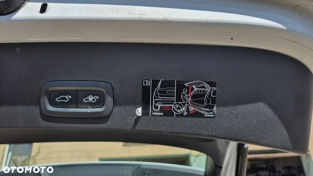 Volvo XC 40 T3 Momentum Core - 16