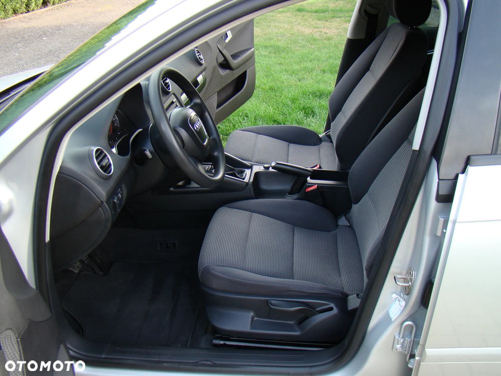 Audi A3 Sportback 1.6 Attraction - 25
