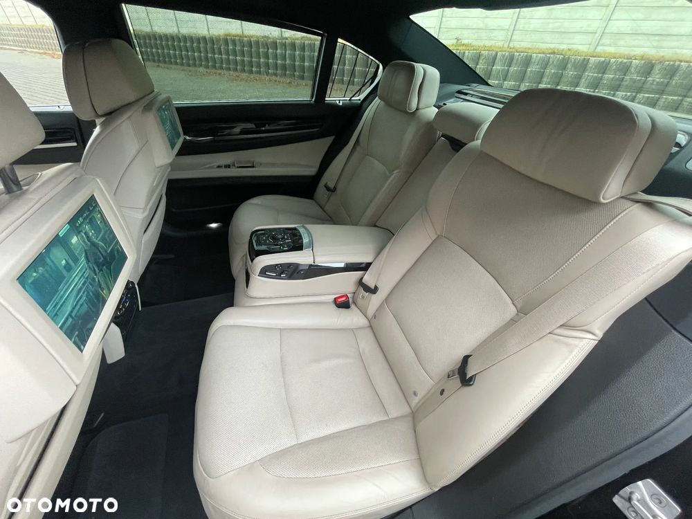 BMW Seria 7 750Li - 26