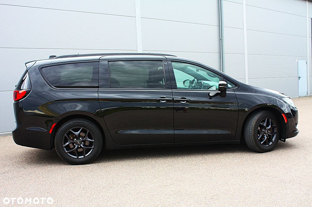 Chrysler Pacifica - 3
