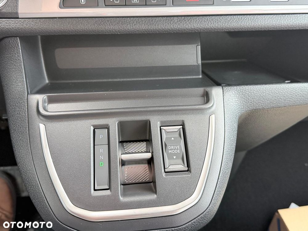 Peugeot Traveller 2.2 BlueHDi Long Business VIP EAT8 - 18