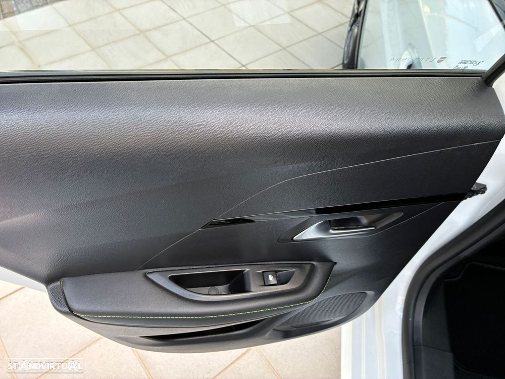 Peugeot 208 - 12