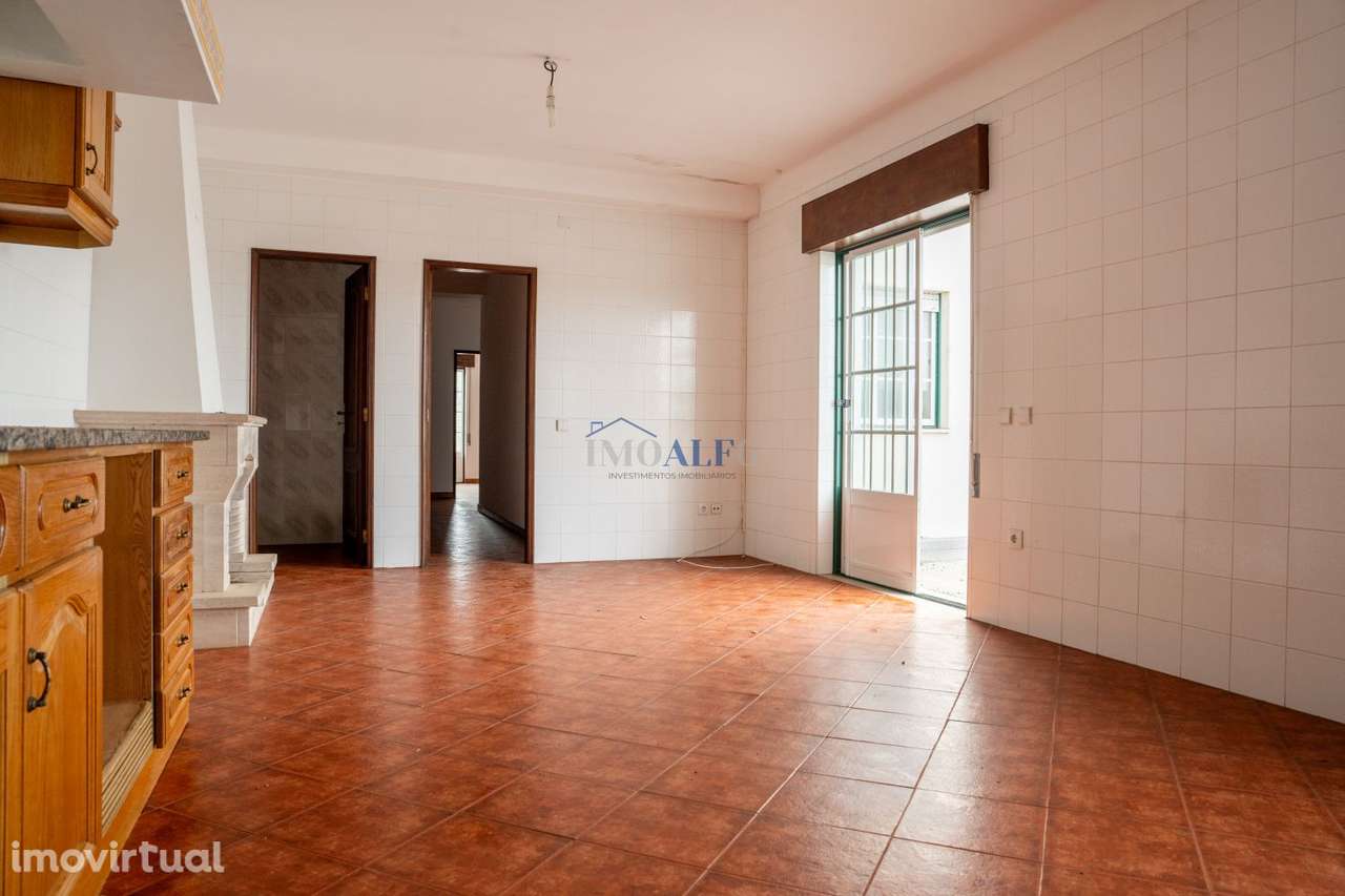 Moradia T3 com espaço comercial e quintal , Alpiarça - Grande imagem: 4/28