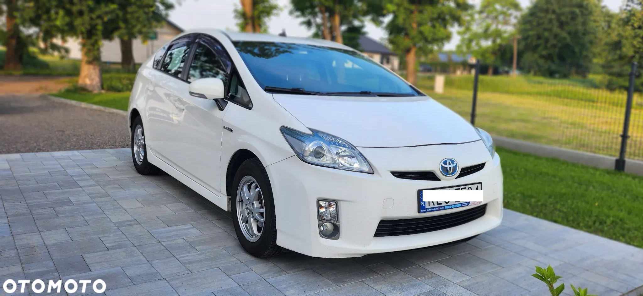 Toyota Prius (Hybrid) Comfort - 2