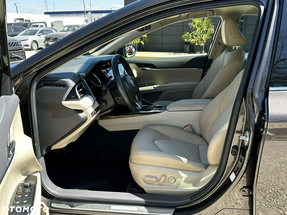 Toyota Camry - 11