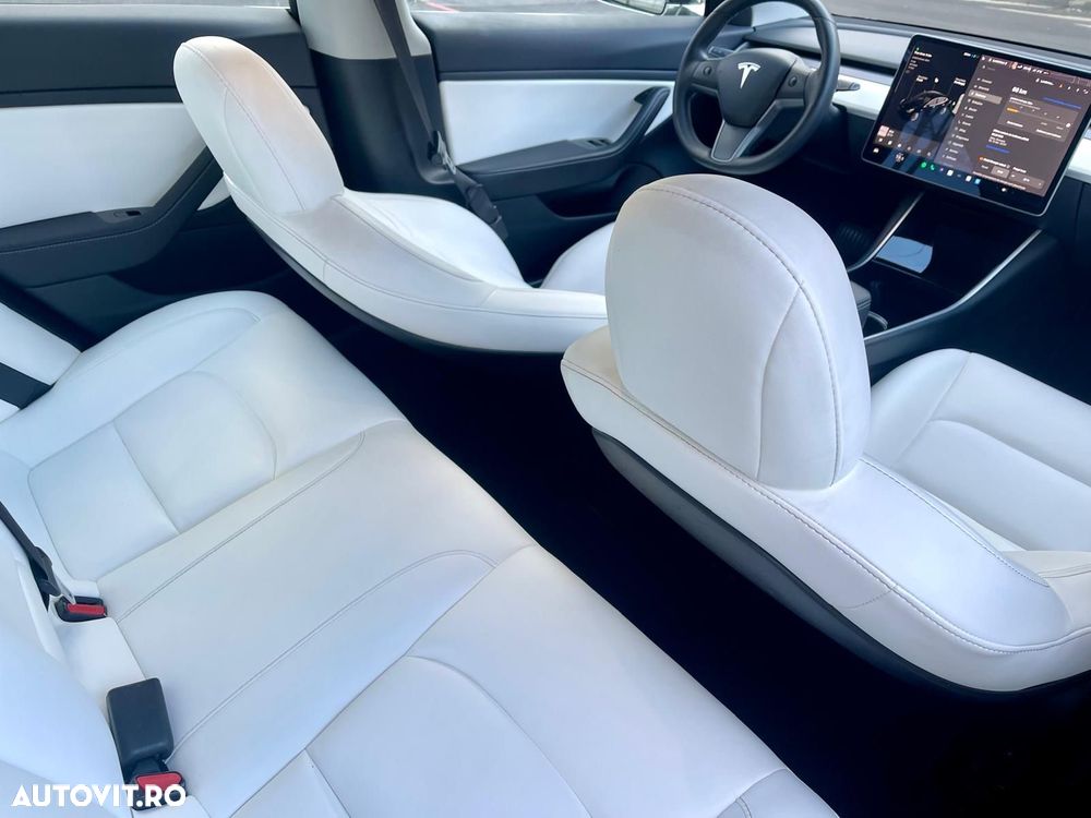 Tesla Model 3 - 8