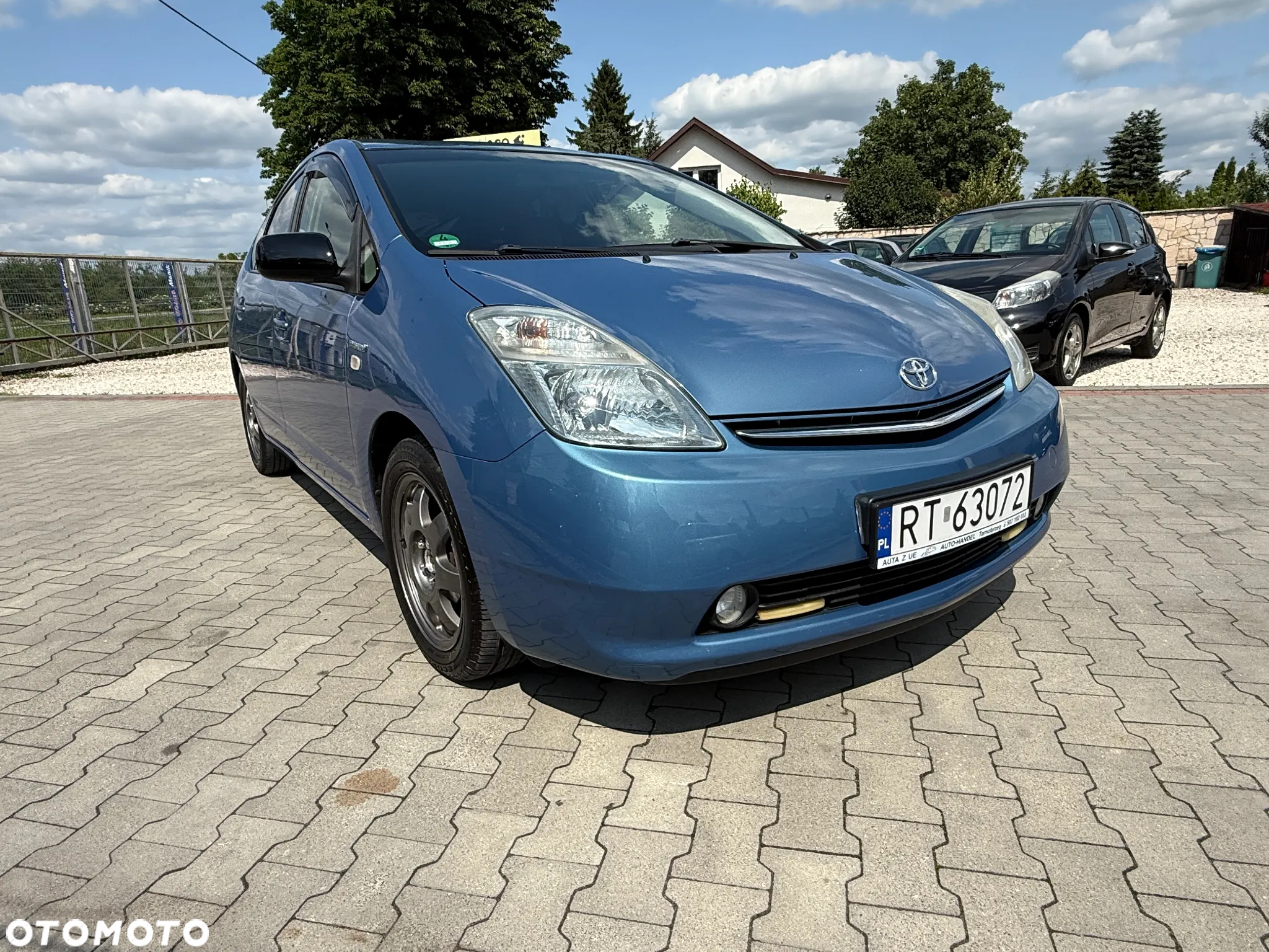 Toyota Prius (Hybrid) Executive - 2