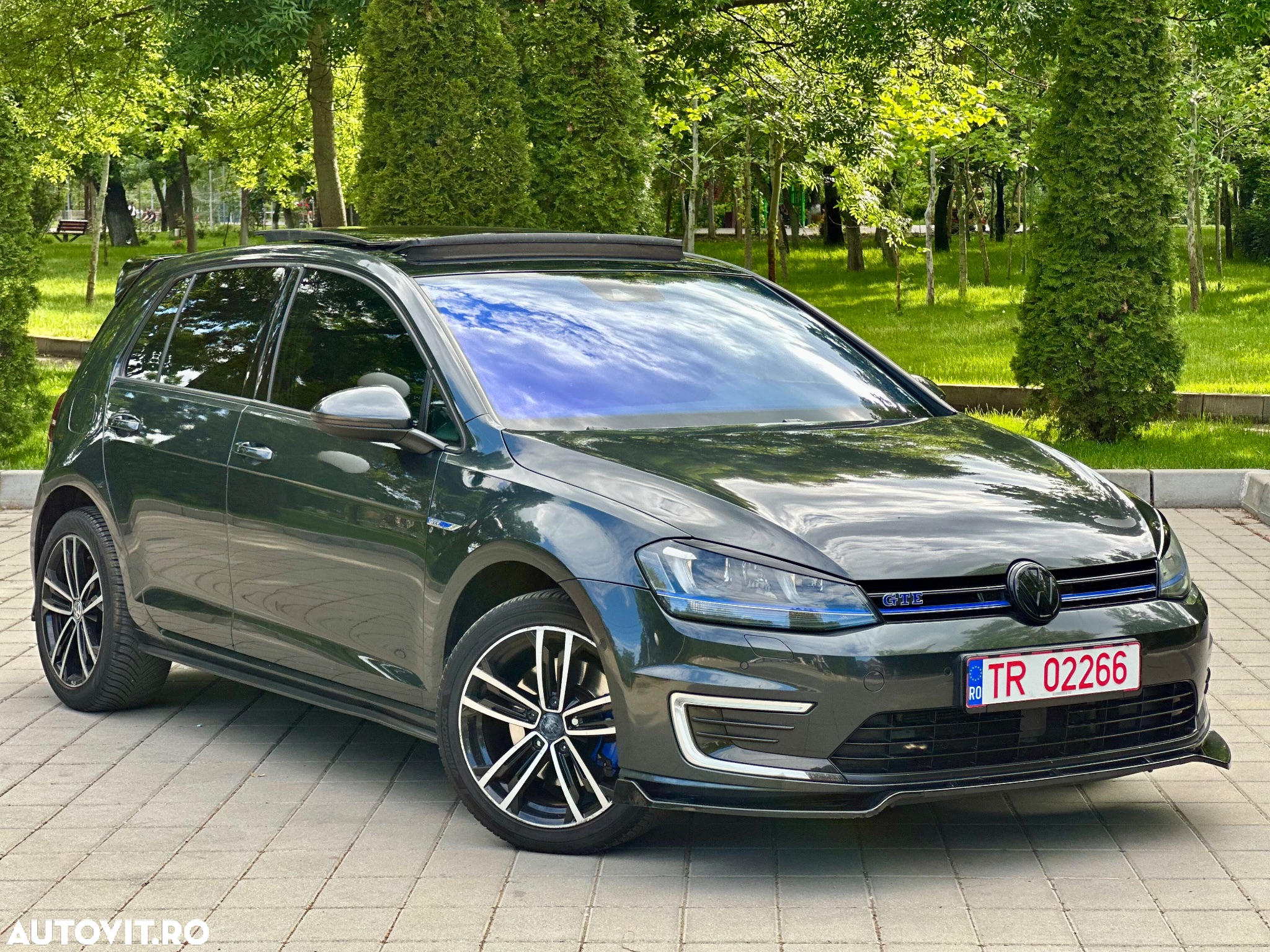 Volkswagen Golf - 2