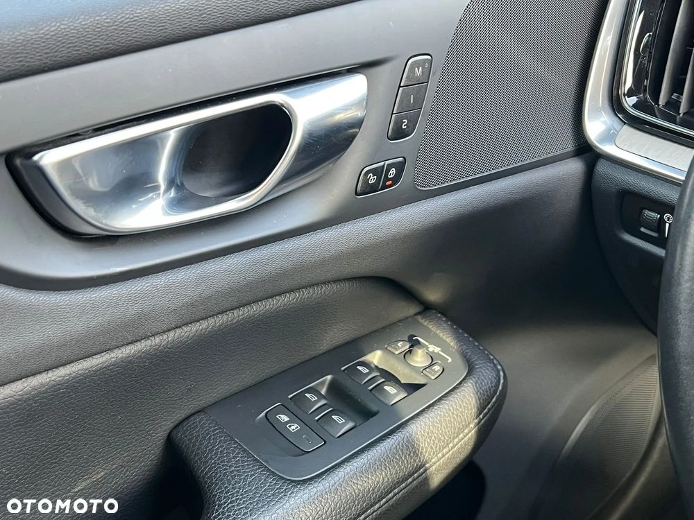 Volvo V60 B3 B DKG Momentum Pro - 13