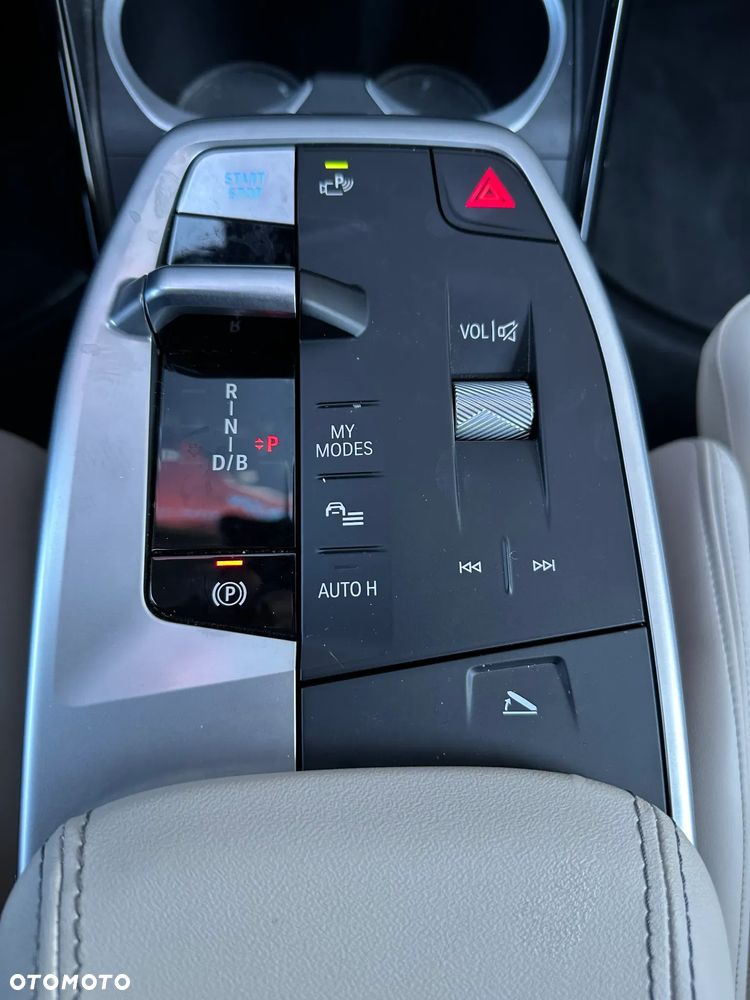 BMW iX2 eDrive20 66.5kWh M Sport - 20