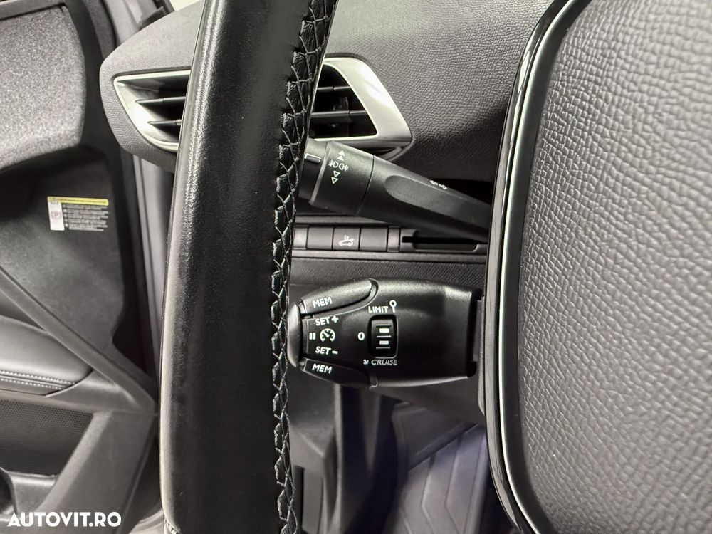 Peugeot 5008 1.2 Puretech Turbo s&s Allure - 25