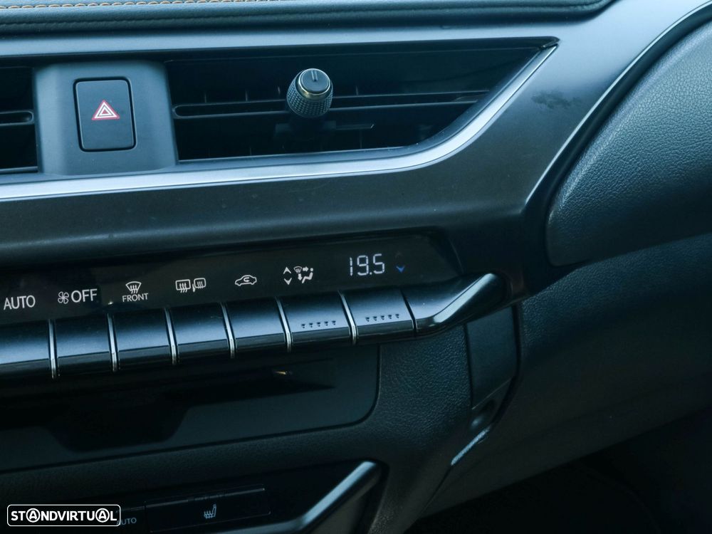 Lexus UX 250h Premium - 33