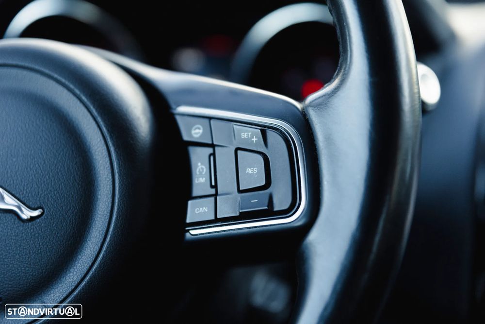 Jaguar XE E-Performance Aut. Prestige - 16