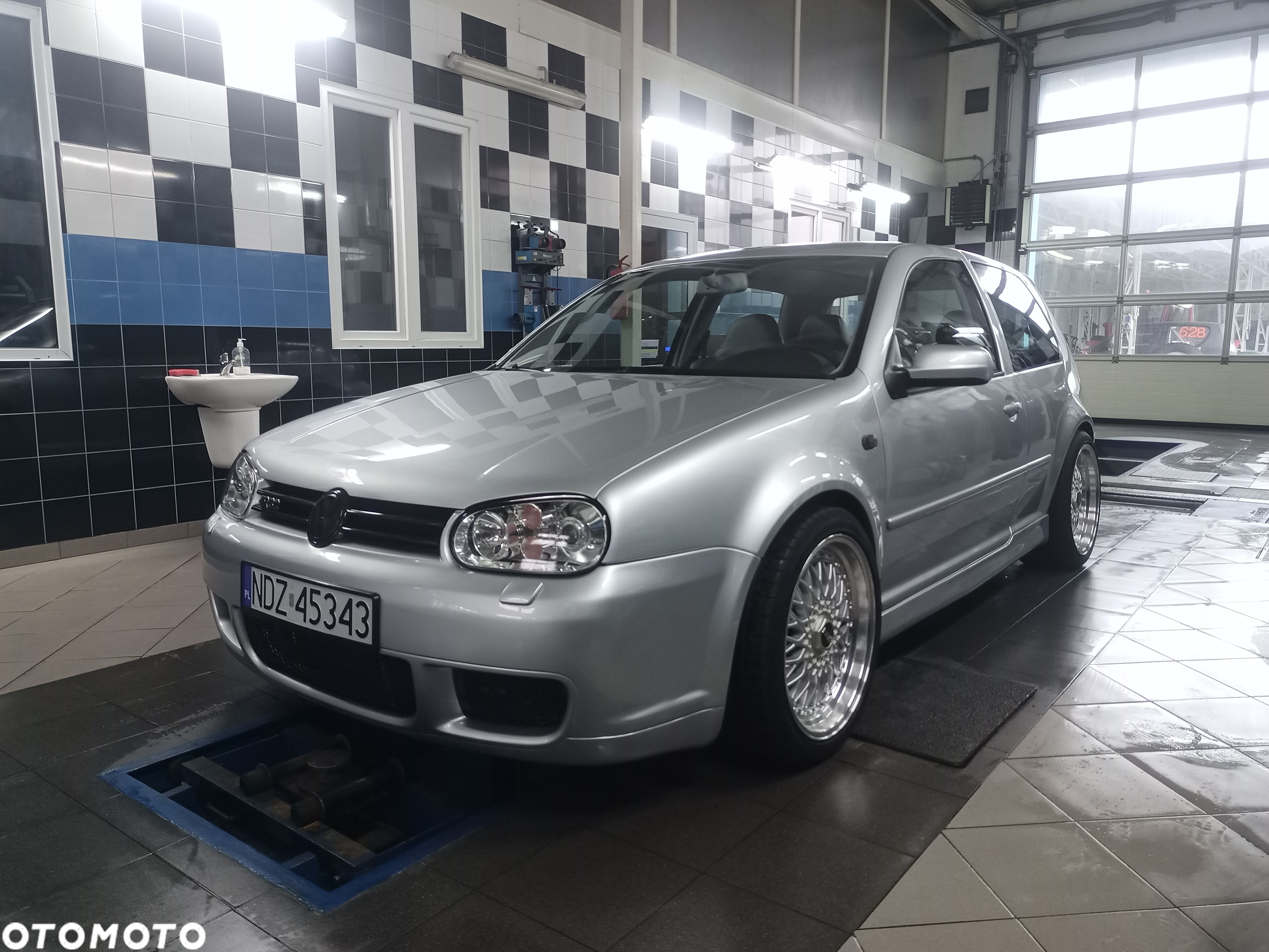 Volkswagen Golf IV 3.2 R32 4Mot - 1
