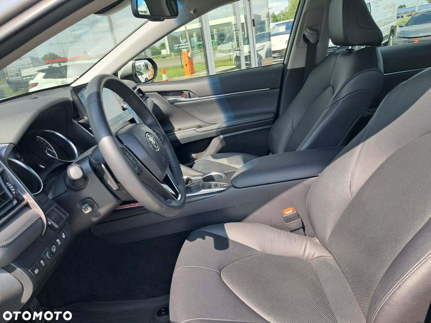 Toyota Camry 2.5 Hybrid Executive CVT - 8