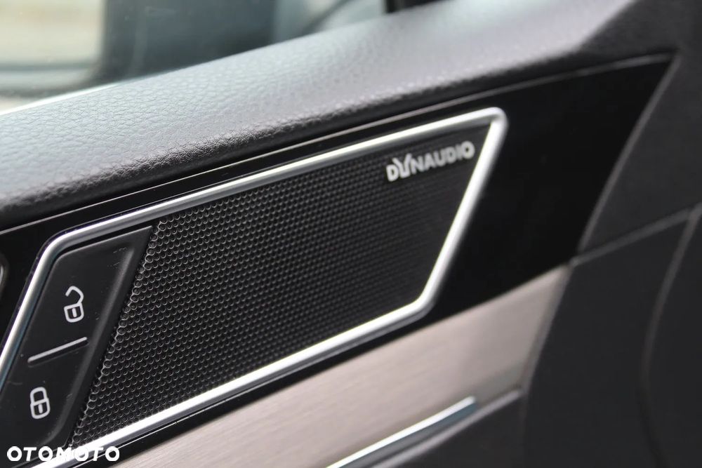 Volkswagen Passat Variant 2.0 TDI 4Mot R-Line Edition DSG - 31