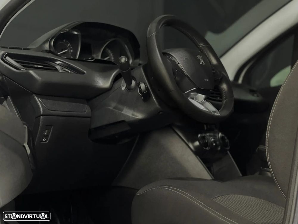Peugeot 208 - 3