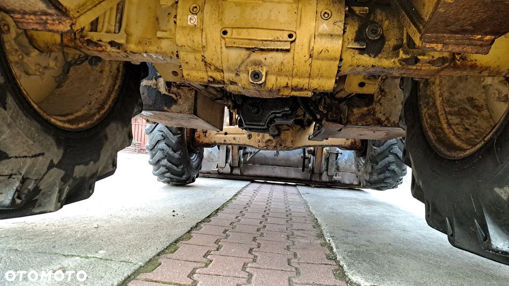 Caterpillar 428E - 4