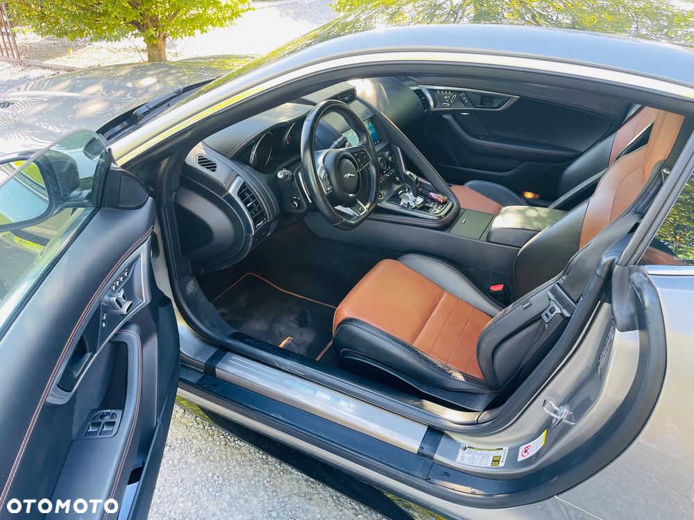 Jaguar F-Type AWD R - 27