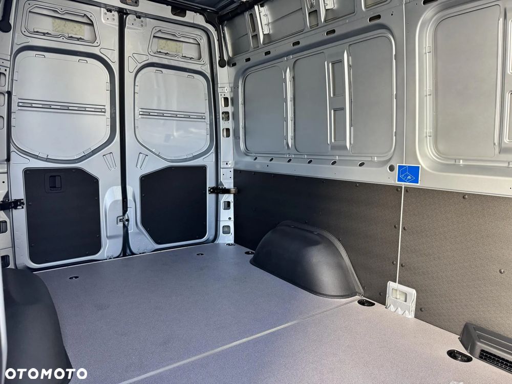 Mercedes-Benz Sprinter - 9