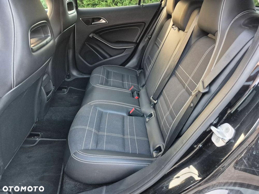 Mercedes-Benz GLA 200 d 7G-DCT AMG Line - 17