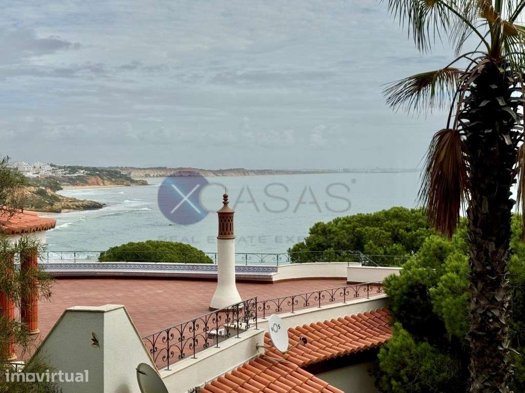 Excelente Moradia térrea com lote de m2 , com piscina e acesso dire... - Grande imagem: 2/36